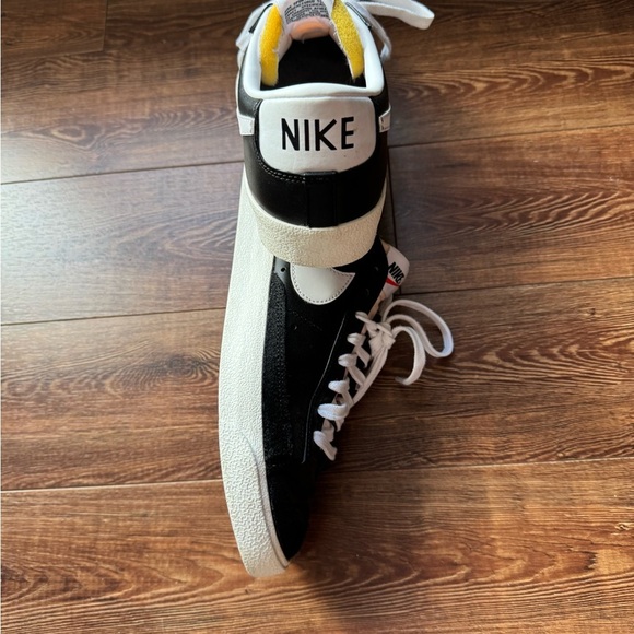 Nike Blazer Low top classic Black and White Sneakers - Picture 5 of 8